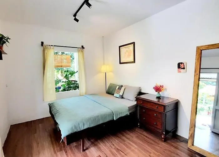 Vườn Nhà Ngoại Garden Homestay